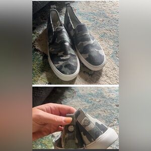 Tommy Bahama camouflage flats shoes